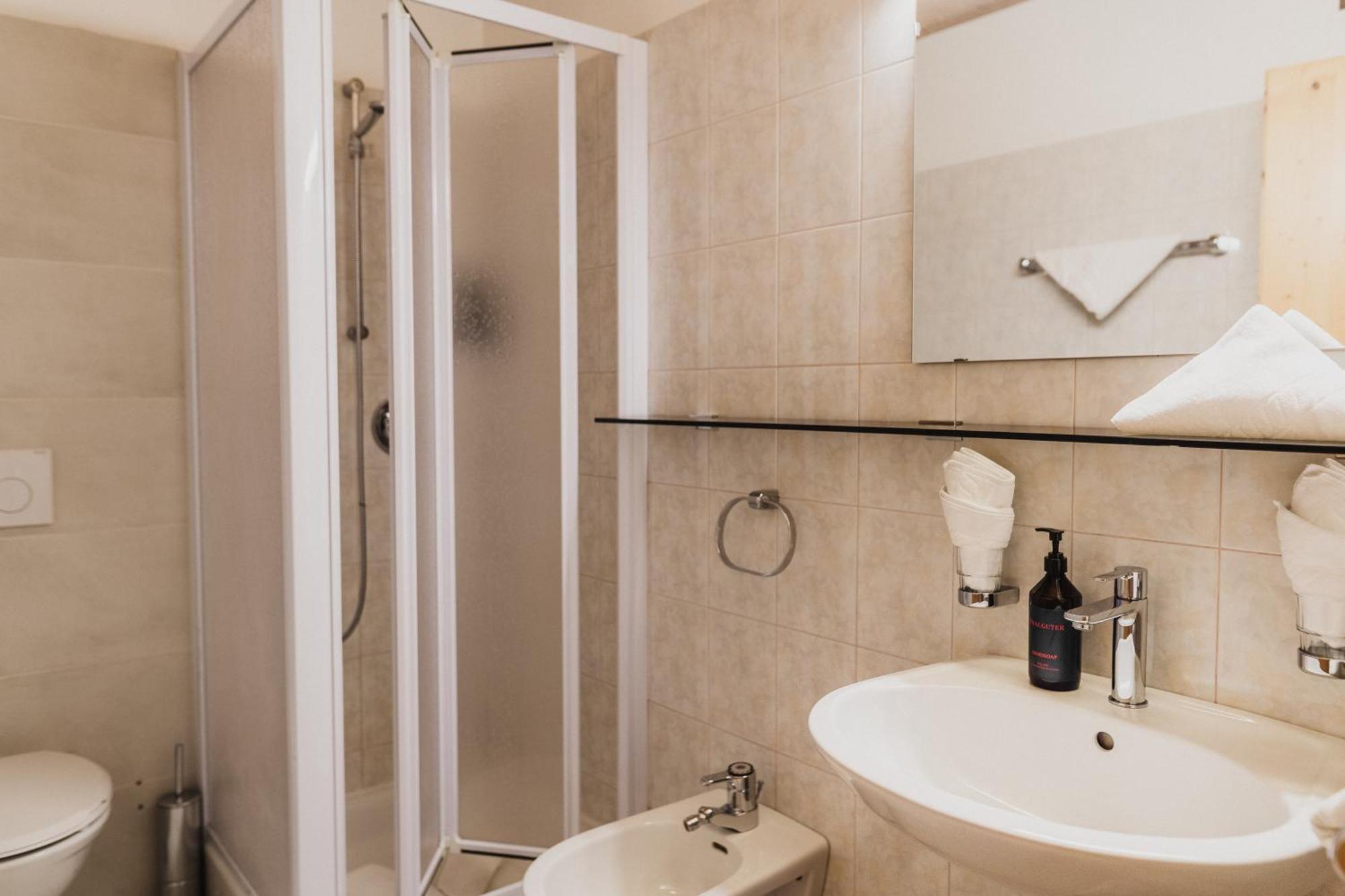 Thalguter - Rooms & Breakfast Lagundo Luaran gambar